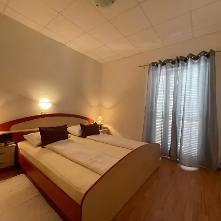 Apartmani Ruzarija Rab Town Exterior foto